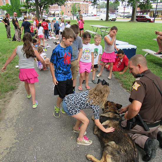 History-of-VCSO-image Kids petting the sheriff's dog